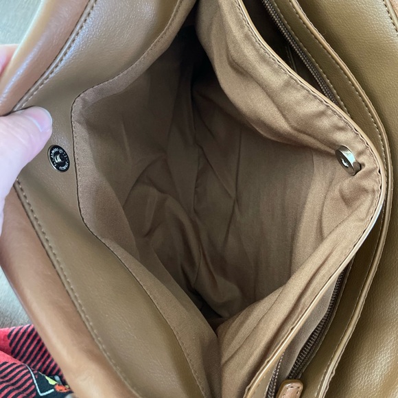 St. John's Bay Tan Leather Shoulder Bag - Picture 6 of 7